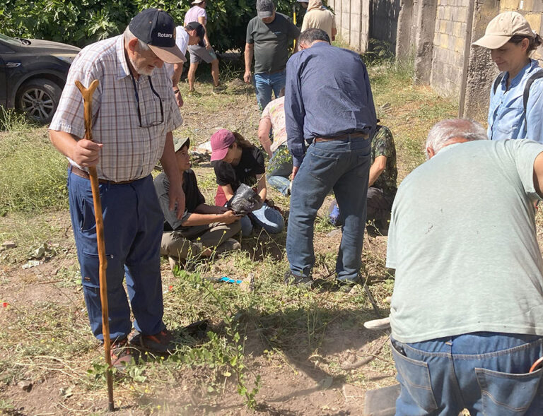 Un jardín nativo para el cerro Escuela La Cantera